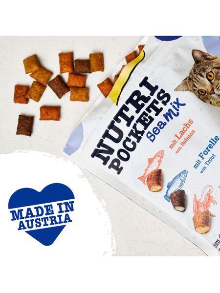Лакомство витаминное GimCat Nutri Pockets Морской микс для кошек с лососем форелью и креветками 150 гр